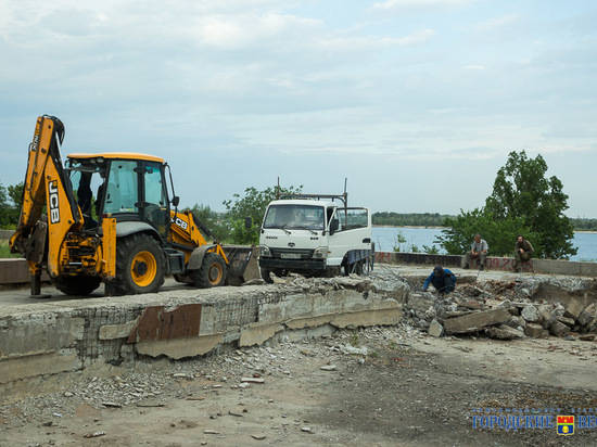 Фонтан-аэратор демонтируют у музея «Сталинградская битва» в Волгограде
