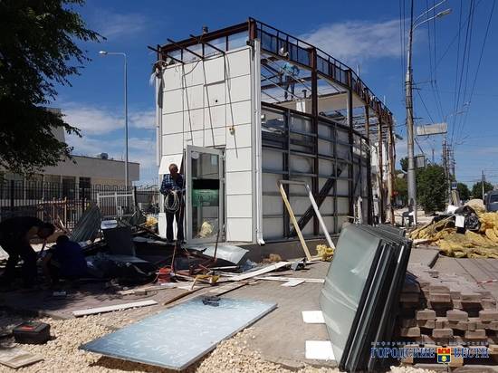 В Волгограде обновляемую улицу Краснознаменскую освобождают от торговых точек