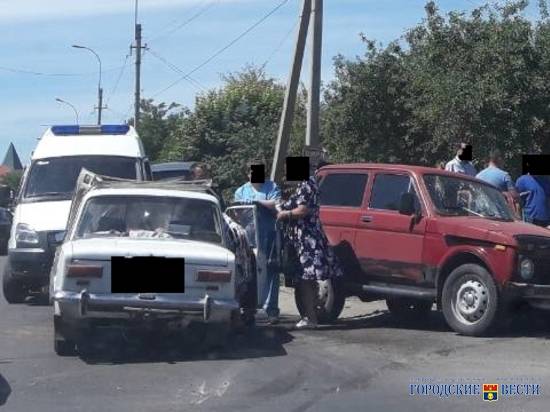 В Михайловке столкнулись «нива» и «копейка»: пострадали несколько человек