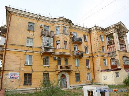 Дом с отваливающимся балконом проверит жилинспекция Волгограда
