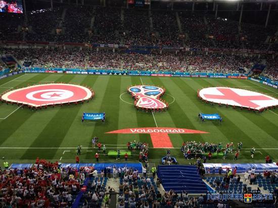 Матч Англии и Туниса на «Волгоград Арене» начали с выноса флагов