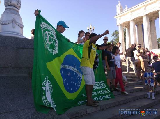 На фан-фесте в Волгограде бразильцы благодарили Россию за ЧМ