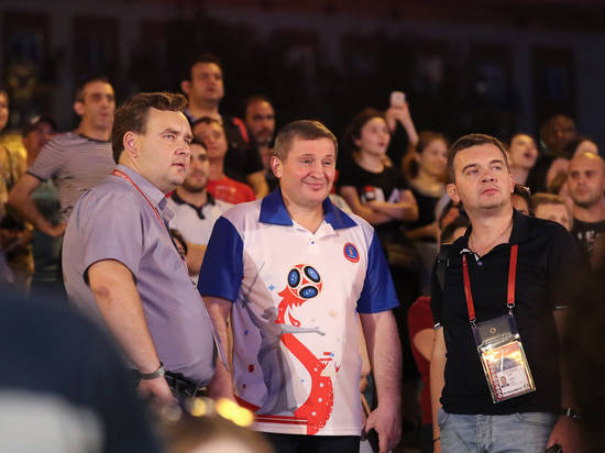 Губернатор Андрей Бочаров проверил работу фан-феста в Волгограде