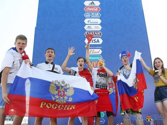 Волгоградцы продолжают болеть за сборную России после провального первого тайма