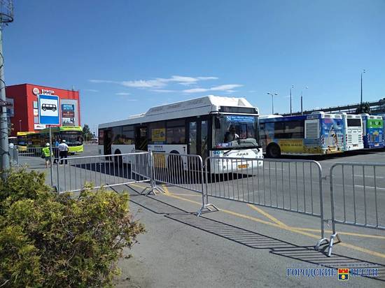 После окончания матча шаттлы начали развозить болельщиков от «Волгоград Арены»