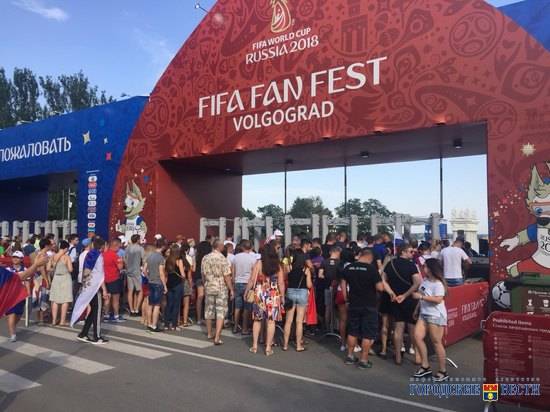 Волгоградцы встали в очередях для просмотра матча Россия – Испания