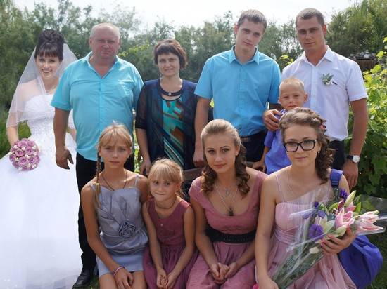 Волгоградская семья с 8 детьми получила орден «Родительская слава»