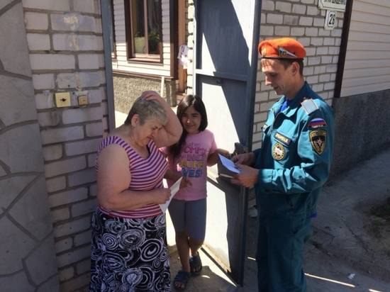 В Волгограде сотрудники МЧС напомнили о пожарной опасности жильцам частных домов и дач