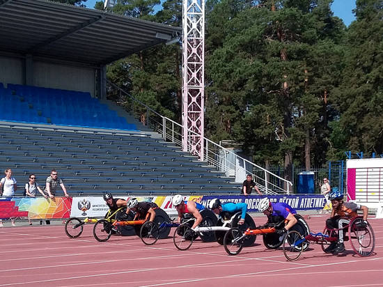 Волгоградский спортсмен взял серебро в гонке на колясках на всероссийском турнире