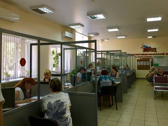 В МФЦ Волгоградской области начали выдавать лицензии клиникам и аптекам