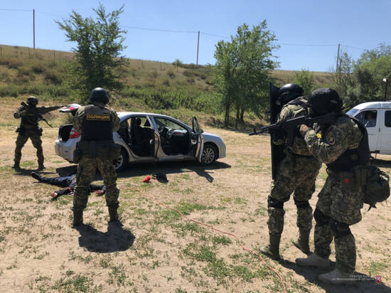 Кадеты из лагеря под Волгоградом увидели в действии спецотряд «Гром»