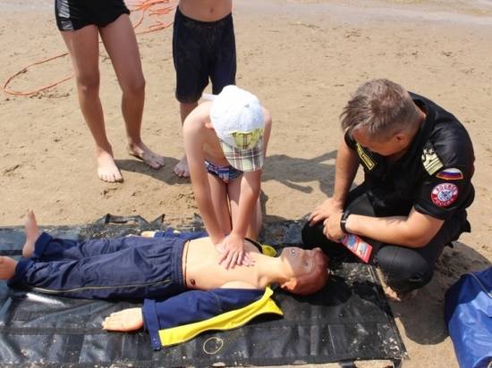 Манекены Гриша и Гоша помогали учить волжан спасать утопающих