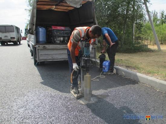 На контроль: пробы нового асфальта в Волжском проверят в двух лабораториях