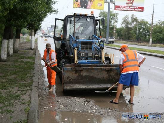 За ночь с улиц Волгограда вывезли 520 тонн песка, грунта и мусора