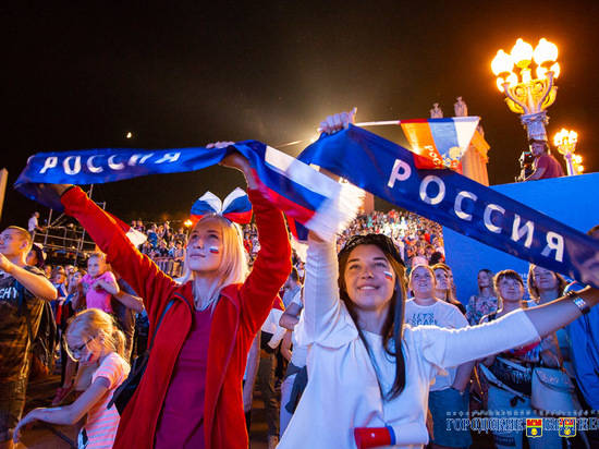 Самые красивые болельщицы ЧМ в Волгограде попали в фотообъектив «Городских вестей»