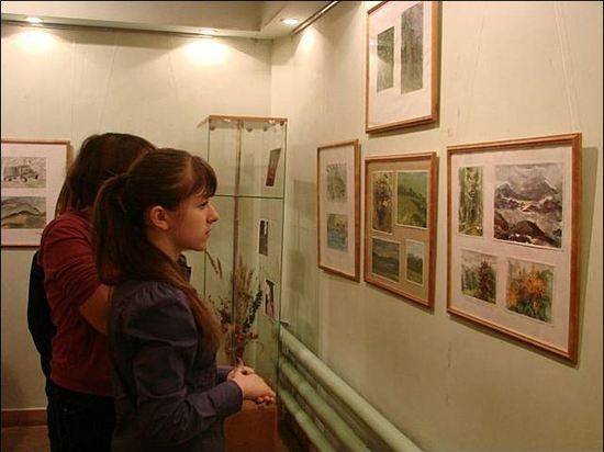 Две волгоградские художницы представили на выставке совместные работы