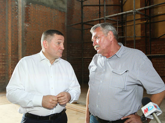 Андрей Бочаров осмотрел строящийся храм Александра Невского