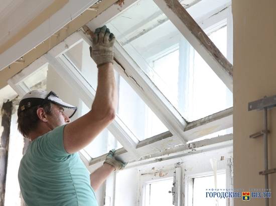 В волгоградских школах продолжают менять окна