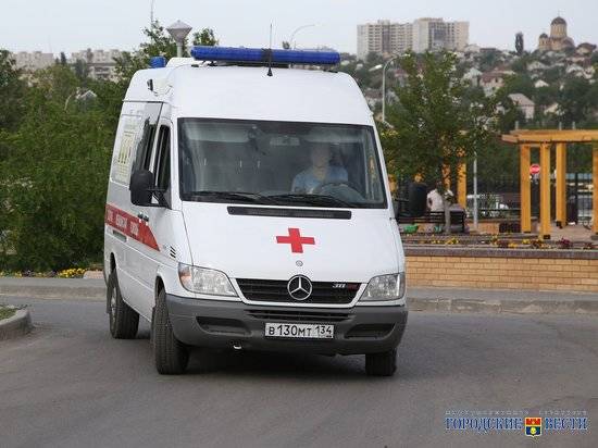 На юге Волгограда в тройном ДТП пострадал 35-летний мужчина