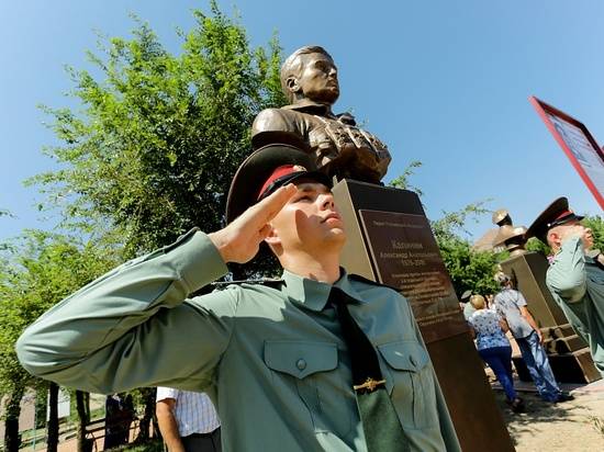 Память одиннадцати Героев России увековечили в Волгоградской области