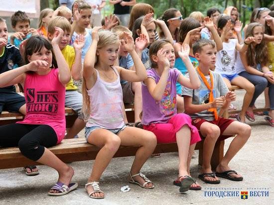 Волгоградские родители получают компенсации за путевки детей в лагеря