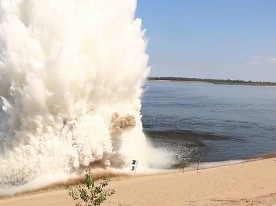 На пляже хутора Бобры взорвали бомбу времен войны