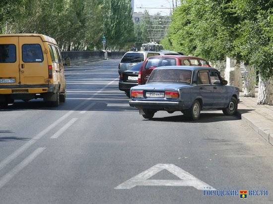 В Волгограде на участке для досуга инвалидов сделали платную парковку