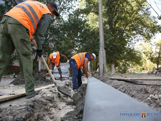 С инспекцией: Виталий Лихачев оценил благоустройство городских дворов