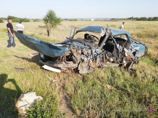 В аварии под Калачом погибли двое взрослых и пострадали двое детей