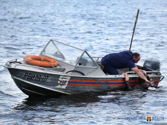 В реке Иловле утонул рыбак, перевернувшись на лодке