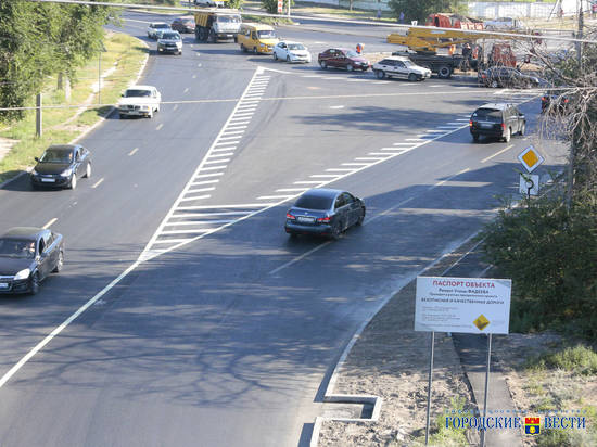 Андрей Бочаров проинспектировал итоги ремонта улицы Фадеева на юге Волгограда