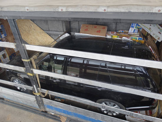 Матрешка: волгоградские пограничники обнаружили внутри фуры нелегальный внедорожник