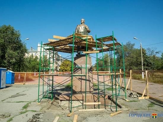 В Краснооктябрьском районе Волгограда реставрируют памятник Ленину