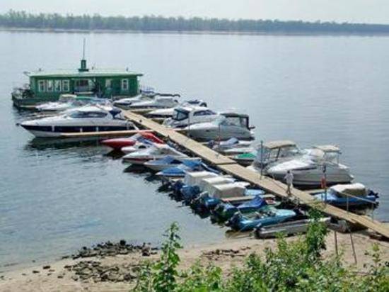 В Волгограде суд признал небезопасными понтоны яхт-клуба «Волжский ветер»