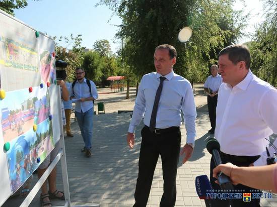 Андрей Бочаров ознакомился с проектом реконструкции парка Семейного досуга