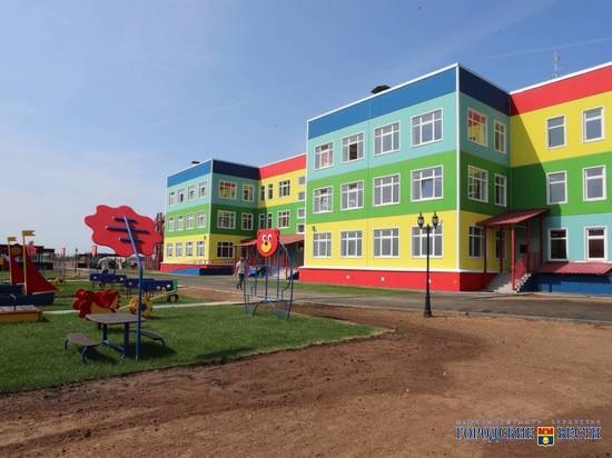 Новый детский сад на 240 мест осмотрел Андрей Бочаров в Волжском