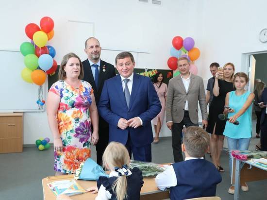 Андрею Бочарову рассказали и показали, как будут учиться дети в «Долине знаний»