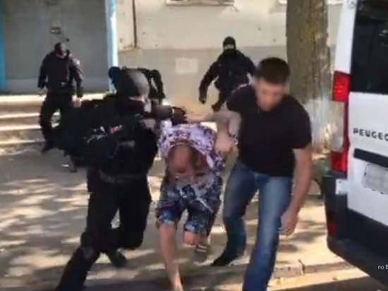 Силовики задержали в Волгограде серийных угонщиков дорогих внедорожников Toyota Land Cruiser