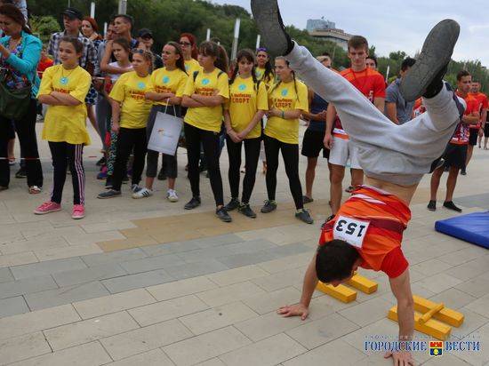 В Волгограде фестиваль уличных видов спорта Исинбаевой собрал сотни спортсменов со всей России