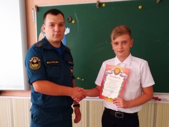 Под Волгоградом школьников наградили за спасение степи от пожара