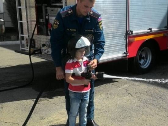 Волгоградские первоклашки стали пожарными