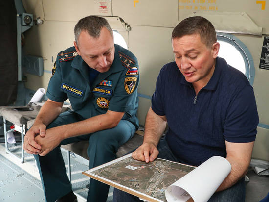 Андрей Бочаров с вертолета осматривает территории с повышенной пожароопасностью