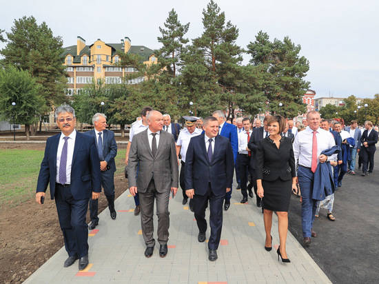 Губернатор Андрей Бочаров присоединился к празднованию 400-летия Урюпинска