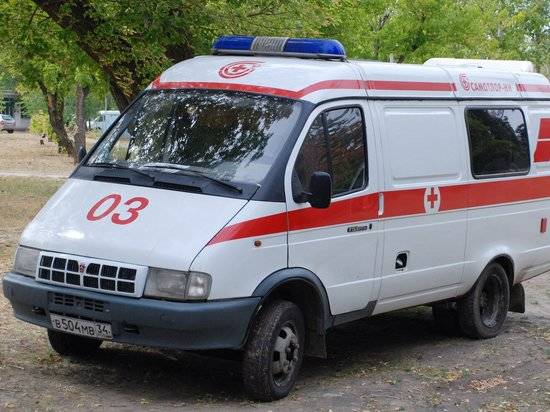 На юге Волгограда мотоциклист улетел в ров