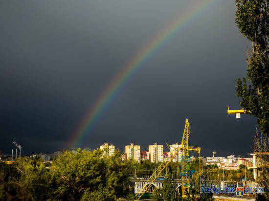 За минуту до ливня: утром в пятницу над Волгоградом встала потрясающая радуга