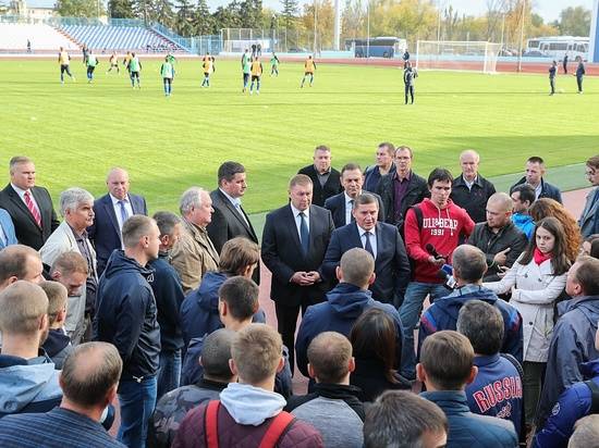 Андрей Бочаров встречается с игроками «Ротора» и болельщиками команды
