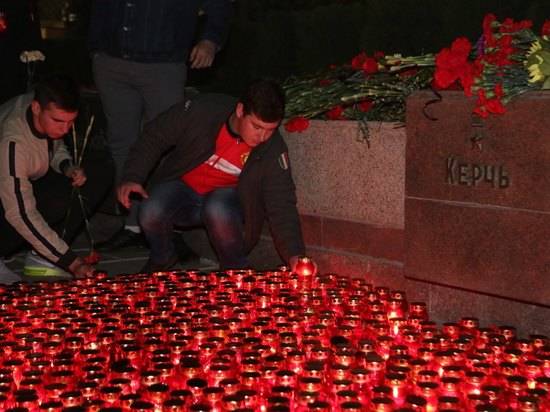 Волгоградцы в траурном шествии почтили память погибших в Керчи