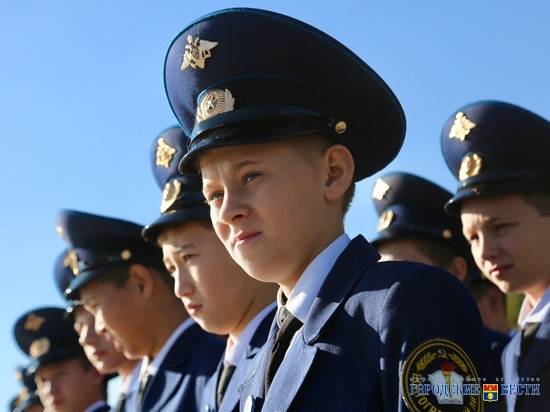 Новобранцы волгоградского лицея им. Слипченко дали присягу на Мамаевом кургане