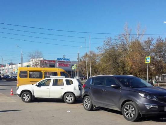 62-летний водитель на «рено» устроил ДТП с тремя машинами в Волгограде