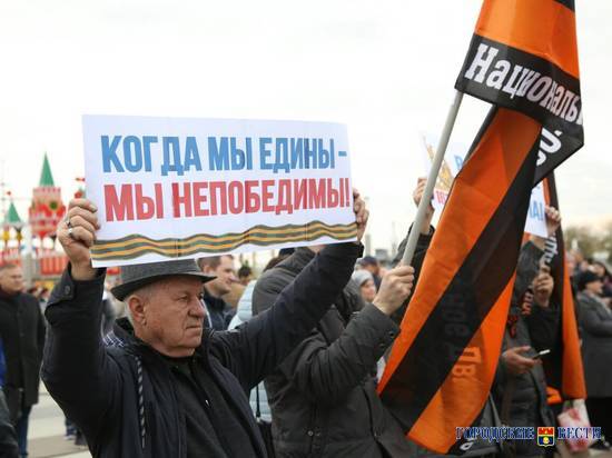 И танцуют, и поют: волгоградцы широко отмечают День народного единства